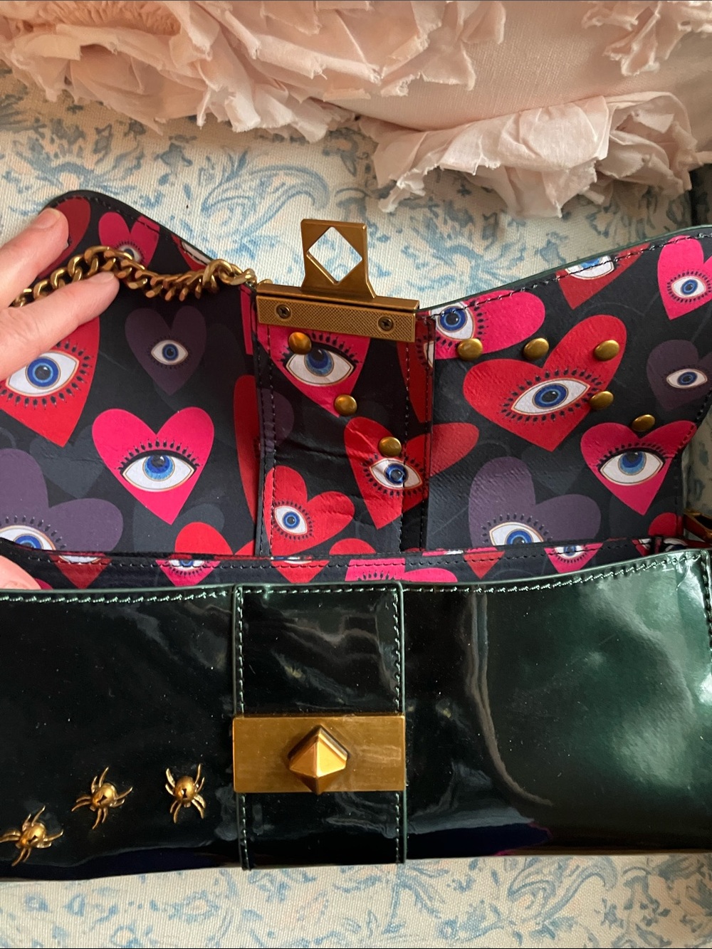 Betsey Johnson dark green spider stud chain purse eyes + hearts inside RARE EUC - Picture 9 of 16